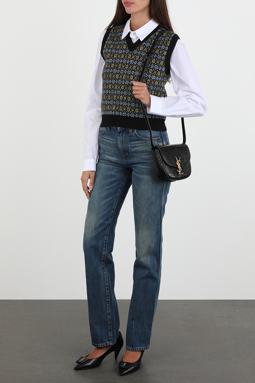 אפודת צמר בדוגמה ייחודית בגווני שחור כחול וצהוב